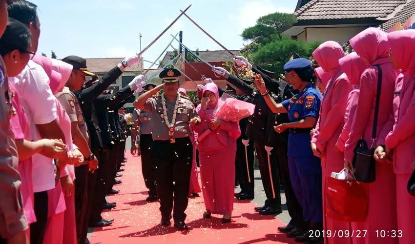 Pelepasan Mantan Kapolres Bangkalan AKBP Boby Paludin Tambunan di Mapolres Bangkalan