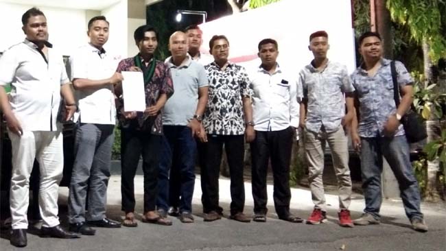 Efendi Ketua umum HMI cabang Bangkalan dan Kuasa Hukum melaporkan Agung Ali Fahmi Ke Polres Bangkalan