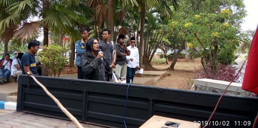 Risang Bima Wijaya saat berorasi didepan kantor Pemkab Bangkalan,(2/9/2019)