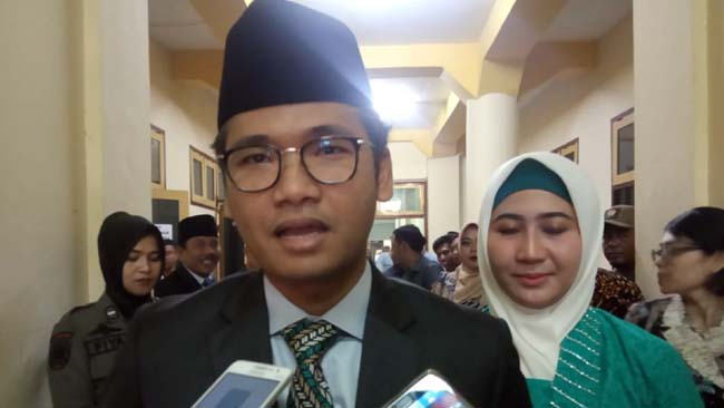 Bupati Bangkalan, R Abdul Latif Amin Imron bersama istri, Zainab Zuraidah