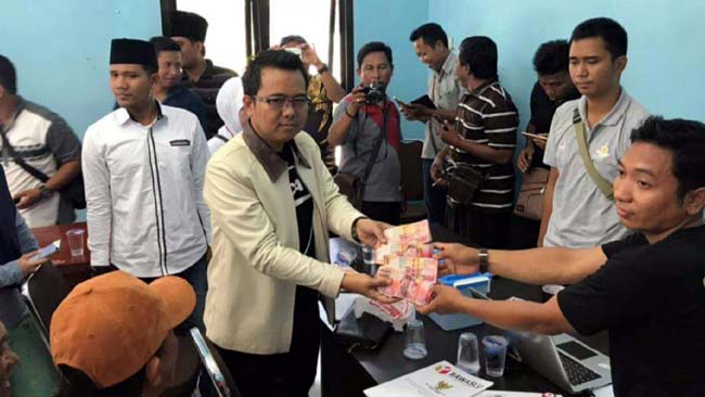 Pilkada Bangkalan, Kades Laporkan Farid Alfauzi Dugaan Money Politik