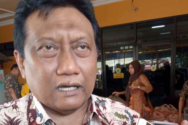 Pj Sekda Bangkalan, Setijabudhi saat diwawancarai para jurnalis