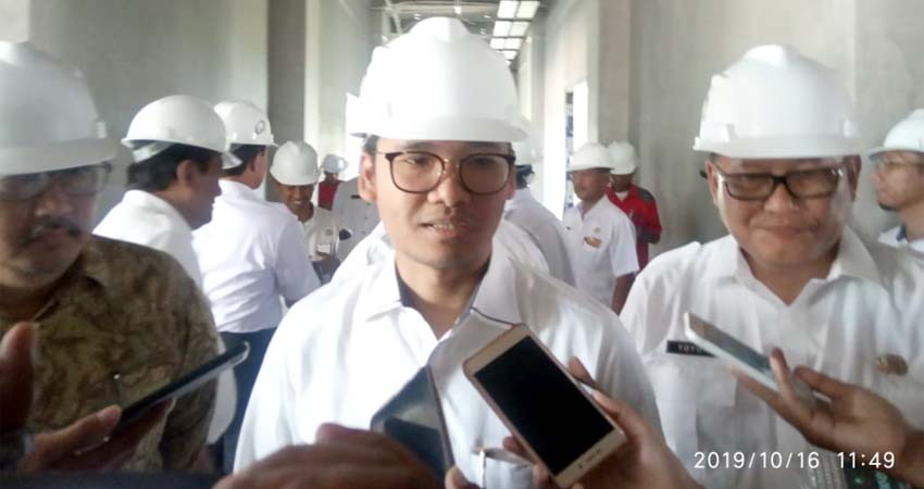 Bupati Bangkalan R Abdul Latif Amin Imron meninjau pembangunan gedung DPRD Bangkalan di Jalan Halim Perdana Kusuma, Rabu(16/10/2019)