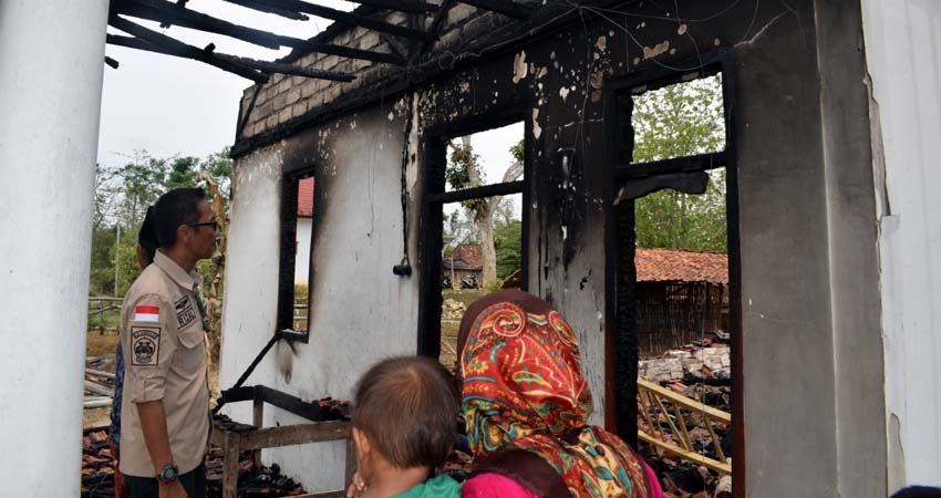 Konsleting Listrik, Rumah Warga Hangus Terbakar