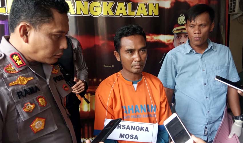 Kapolres Bangkalan AKBP Rama Samtama Putra saat merilis ungkap kasus penganiayaan dan pembunuhan