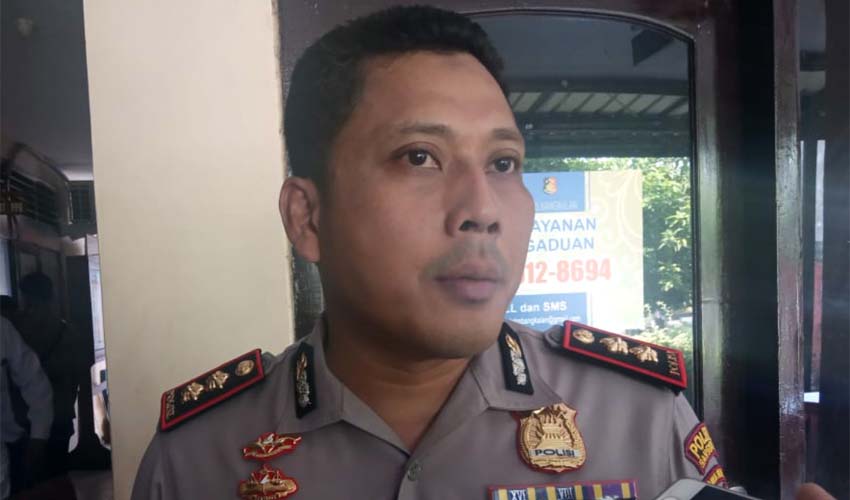 Kapolres Bangkalan AKBP Rama Samtama Putra saat diwawancarai