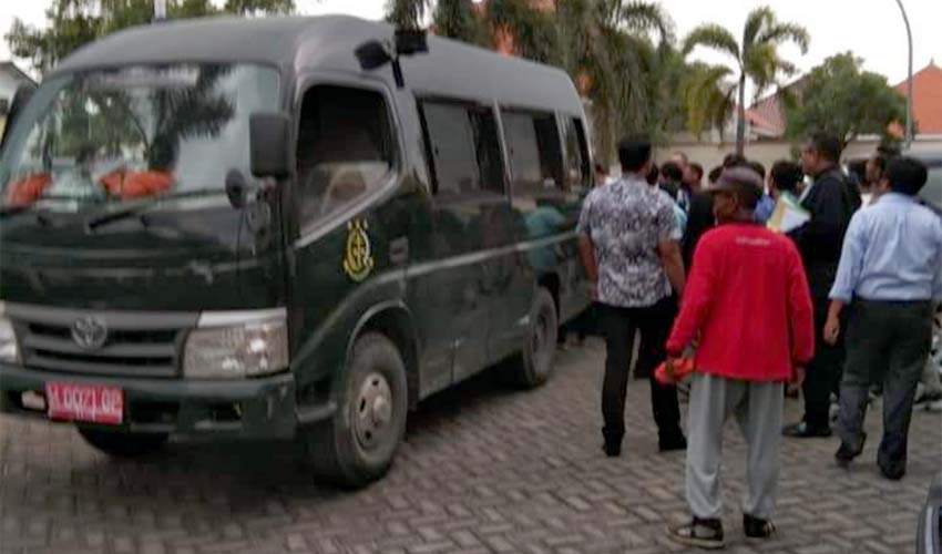 Suasana di halaman pengadilan negeri paska menangkap tahanan yang kabur