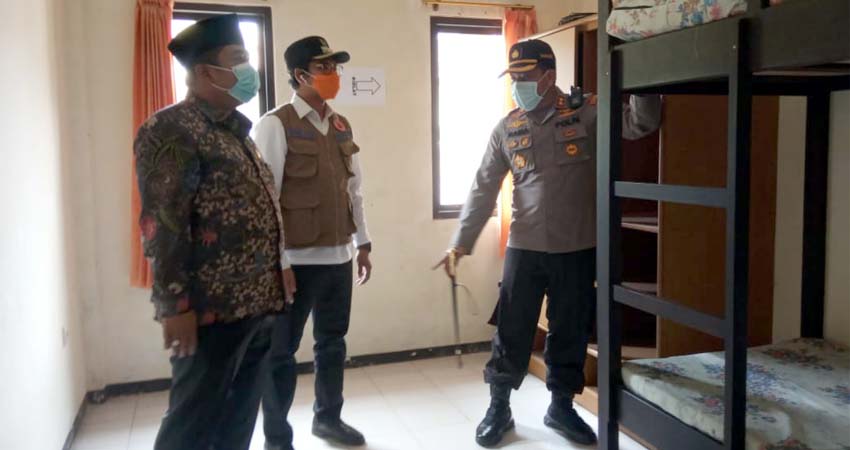 Bupati, R Abdul Latif Amin Imron bersama Kapolres Bangkalan AKBP Rama