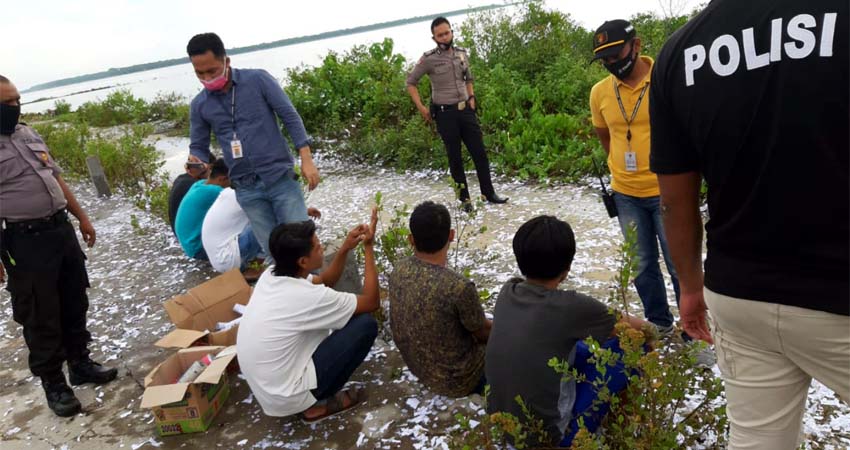 Sekumpulan remaja diimbau tak nyalakan petasan